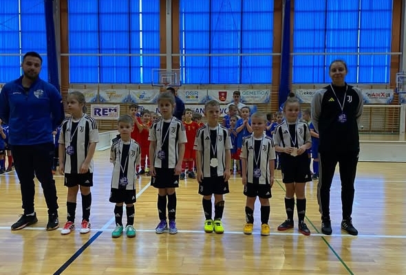 Rocznik 2019 ma za sobą super  występ w halowym turnieju w Janikowie!